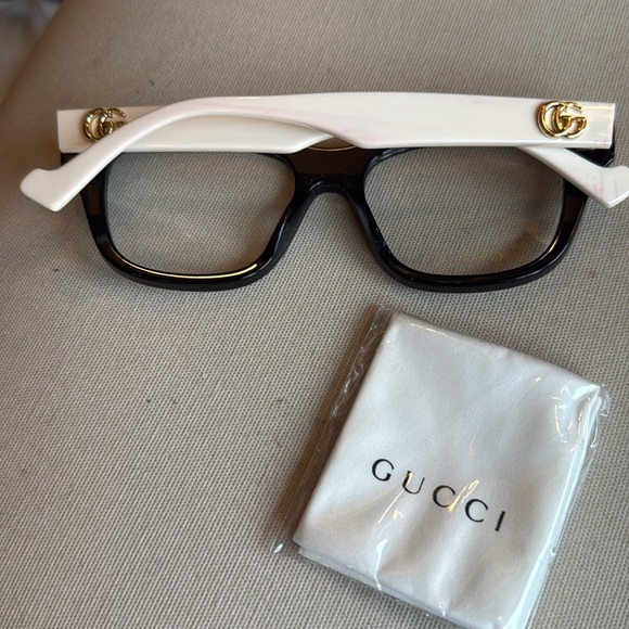 Gucci Eyeglasses - Picture 3 of 4
